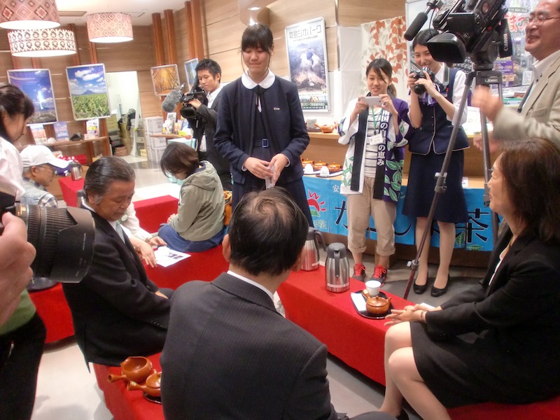 เทศกาลชินชา “ร้านชาเขียว 100 เยน” ที่สนามบินนานาชาติ จังหวัดคาโกชิมา